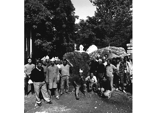 Consagra a destra della scultura "Bifrontale Blu del Brasile", 1977 Foto Antonia Mulas